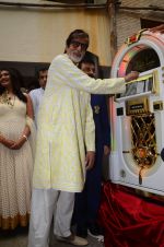 Amitabh Bachchan celebrates his birthday with media on 11th Oct 2016 (43)_57fdccdd05961.JPG
