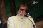 Amitabh Bachchan celebrates his birthday with media on 11th Oct 2016 (55)_57fdcd609f738.JPG