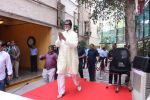 Amitabh Bachchan celebrates his birthday with media on 11th Oct 2016 (78)_57fdce6102620.JPG