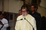 Amitabh Bachchan celebrates his birthday with media on 11th Oct 2016 (8)_57fdcbdc60235.JPG