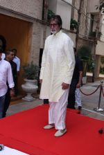 Amitabh Bachchan celebrates his birthday with media on 11th Oct 2016 (84)_57fdcee4d8ad2.JPG