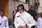 Amitabh Bachchan celebrates his birthday with media on 11th Oct 2016 (94)_57fdcf7bd7f12.JPG