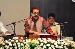 Hariharan at Jagjit Singh tribute concert with Tum Bin 2 team and T-Series on 10th Oct 2016 (67)_57fdc39964562.JPG
