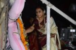 Rani Mukherjee at Durga Pooja on 11th Oct 2016 (12)_57fdcd741accb.JPG