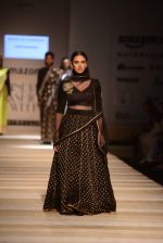 Aditi Rao Hydari walk the ramp for Road to Chanderi show in AIFW on 12th Oct 2016 (2)_5800611fa4914.jpg