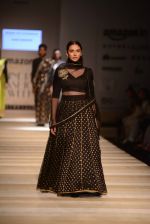 Aditi Rao Hydari walk the ramp for Road to Chanderi show in AIFW on 12th Oct 2016 (3)_5800689e80907.jpg