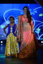Sandeepa Dhar at Smile Foundation charity fashion show on 13th Oct 2016 (108)_5800d0d449bd8.JPG