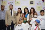 Twinkle khanna and Imran khan inaugurate helping hands exhibition in st regis on 13th Oct 2016 (75)_5800bca501ab5.JPG