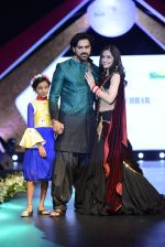 at Smile Foundation charity fashion show on 13th Oct 2016 (170)_5800d4e08303b.JPG