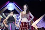 at Smile Foundation charity fashion show on 13th Oct 2016 (196)_5800d582b6278.JPG