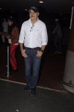 Anupam Kher snapped at airport on 14th Oct 2016 (5)_5802297961ff4.JPG