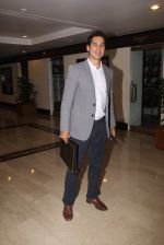 Dino Morea snapped at lobby of Trident for ET Panache trend setters awards on 14th Oct 2016 (20)_580222093e1c3.JPG