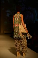 Model walk the ramp for Asheema Leena show on day 2 of AIFW on 14th Oct 2016 (2)_5802134f46fa7.jpg