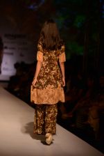 Model walk the ramp for Asheema Leena show on day 2 of AIFW on 14th Oct 2016 (24)_580213f20fc60.jpg