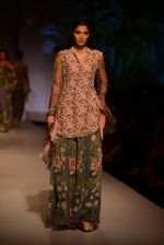 Model walk the ramp for Asheema Leena show on day 2 of AIFW on 14th Oct 2016 (3)_58021354c67d2.jpg