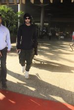 Ranbir Kapoor snapped at airport on 14th Oct 2016 (26)_58021a04b25f6.JPG