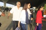 Sridevi, Boney Kapoor, Jhanvi Kapoor, Khushi Kapoor snapped at airport on 14th Oct 2016 (65)_580219fb9f963.JPG