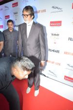 Amitabh Bachchan at Filmfare Glamour & Style Awards 2016 in Mumbai on 15th Oct 2016 (2181)_5804d76d51887.JPG