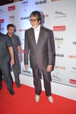 Amitabh Bachchan at Filmfare Glamour & Style Awards 2016 in Mumbai on 15th Oct 2016 (2190)_5804d774d10f5.JPG