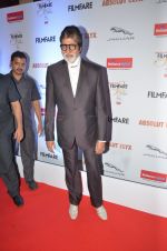 Amitabh Bachchan at Filmfare Glamour & Style Awards 2016 in Mumbai on 15th Oct 2016 (2192)_5804d7764c7e1.JPG