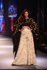 Athiya Shetty walks for Masaba at Amazon India Fashion Week on 15th Oct 2016 (25)_5804a2e66d330.jpg