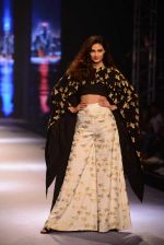 Athiya Shetty walks for Masaba at Amazon India Fashion Week on 15th Oct 2016 (28)_5804a2ea3fdbb.jpg