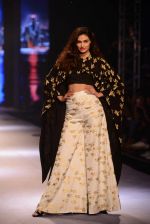 Athiya Shetty walks for Masaba at Amazon India Fashion Week on 15th Oct 2016 (35)_5804a2f0ca8ad.jpg