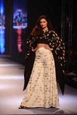Athiya Shetty walks for Masaba at Amazon India Fashion Week on 15th Oct 2016 (38)_5804a2f2e02ee.jpg