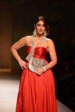 Ileana D Cruz walks for Abhishek Kankaria and shruti Tapuria at amazon day 5 on 16th Oct 2016 (14)_5804c1238cabb.jpg