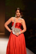 Ileana D Cruz walks for Abhishek Kankaria and shruti Tapuria at amazon day 5 on 16th Oct 2016 (15)_5804c12450067.jpg