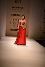 Ileana D Cruz walks for Abhishek Kankaria and shruti Tapuria at amazon day 5 on 16th Oct 2016 (2)_5804c117c8a76.jpg