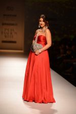 Ileana D Cruz walks for Abhishek Kankaria and shruti Tapuria at amazon day 5 on 16th Oct 2016 (24)_5804c12b58529.jpg