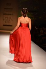 Ileana D Cruz walks for Abhishek Kankaria and shruti Tapuria at amazon day 5 on 16th Oct 2016 (35)_5804c135d9564.jpg