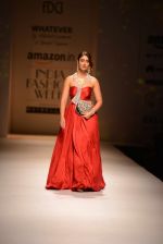 Ileana D Cruz walks for Abhishek Kankaria and shruti Tapuria at amazon day 5 on 16th Oct 2016 (4)_5804c1192a23e.jpg