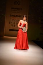 Ileana D Cruz walks for Abhishek Kankaria and shruti Tapuria at amazon day 5 on 16th Oct 2016 (40)_5804c1395b657.jpg