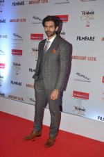 Karthik Aaryan at Filmfare Glamour & Style Awards 2016 in Mumbai on 15th Oct 2016 (2058)_5804da8ad0e71.JPG