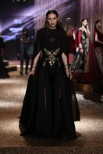 Model walk the ramp for JJ Valaya Show grand finale at amazon India Fashion Week on 16th Oct 2016 (45)_5804c63d59b3b.jpg
