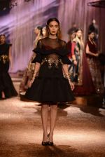 Model walk the ramp for JJ Valaya Show grand finale at amazon India Fashion Week on 16th Oct 2016 (72)_5804c6535aaf2.jpg