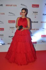 Neha Dhupia at Filmfare Glamour & Style Awards 2016 in Mumbai on 15th Oct 2016 (1220)_5804dad980b7d.JPG