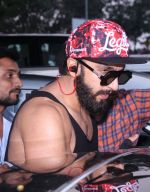 Ranveer Singh snapped in his signature cap on 16th Oct 2016 (11)_5804c354b4dbf.JPG