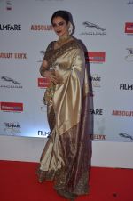 Rekha at Filmfare Glamour & Style Awards 2016 in Mumbai on 15th Oct 2016 (2047)_5804db8708635.JPG