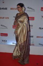 Rekha at Filmfare Glamour & Style Awards 2016 in Mumbai on 15th Oct 2016 (2048)_5804db879c75e.JPG