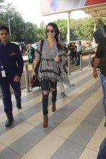 Shraddha Kapoor snapped at airport on 16th Oct 2016 (46)_5804dde873fea.JPG