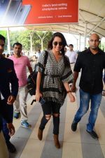 Shraddha Kapoor snapped at airport on 16th Oct 2016 (53)_5804ddef50955.JPG