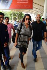 Shraddha Kapoor snapped at airport on 16th Oct 2016 (55)_5804ddf0dc892.JPG
