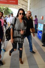 Shraddha Kapoor snapped at airport on 16th Oct 2016 (56)_5804ddf196139.JPG