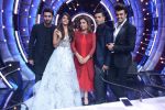 Ranbir Kapoor on the sets of Jhalak Dikhhla Jaa for the promotion of his upcoming movie Ae Dil Hai Mushkil on 17th Oct 2016 (8)_580632c954a09.JPG