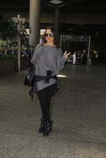 Sonakshi Sinha snapped at airport on 18th Oct 2016 (44)_58062b6eb3cd1.JPG