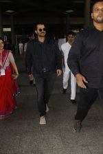Anil Kapoor snapped at airport on 19th Oct 2016 (1)_58086f850c721.JPG