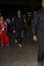 Anil Kapoor snapped at airport on 19th Oct 2016 (3)_58086f891a154.JPG